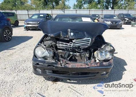 2005 Mercedes-Benz C 240 Luxury 4Matic z USA, uszkodzony, nr VIN WDBRF81J05F655841